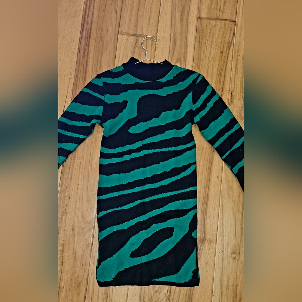 NEW NWT Jelon Animal Zebra Print Green and Black Patterned Sweater Dress S/M